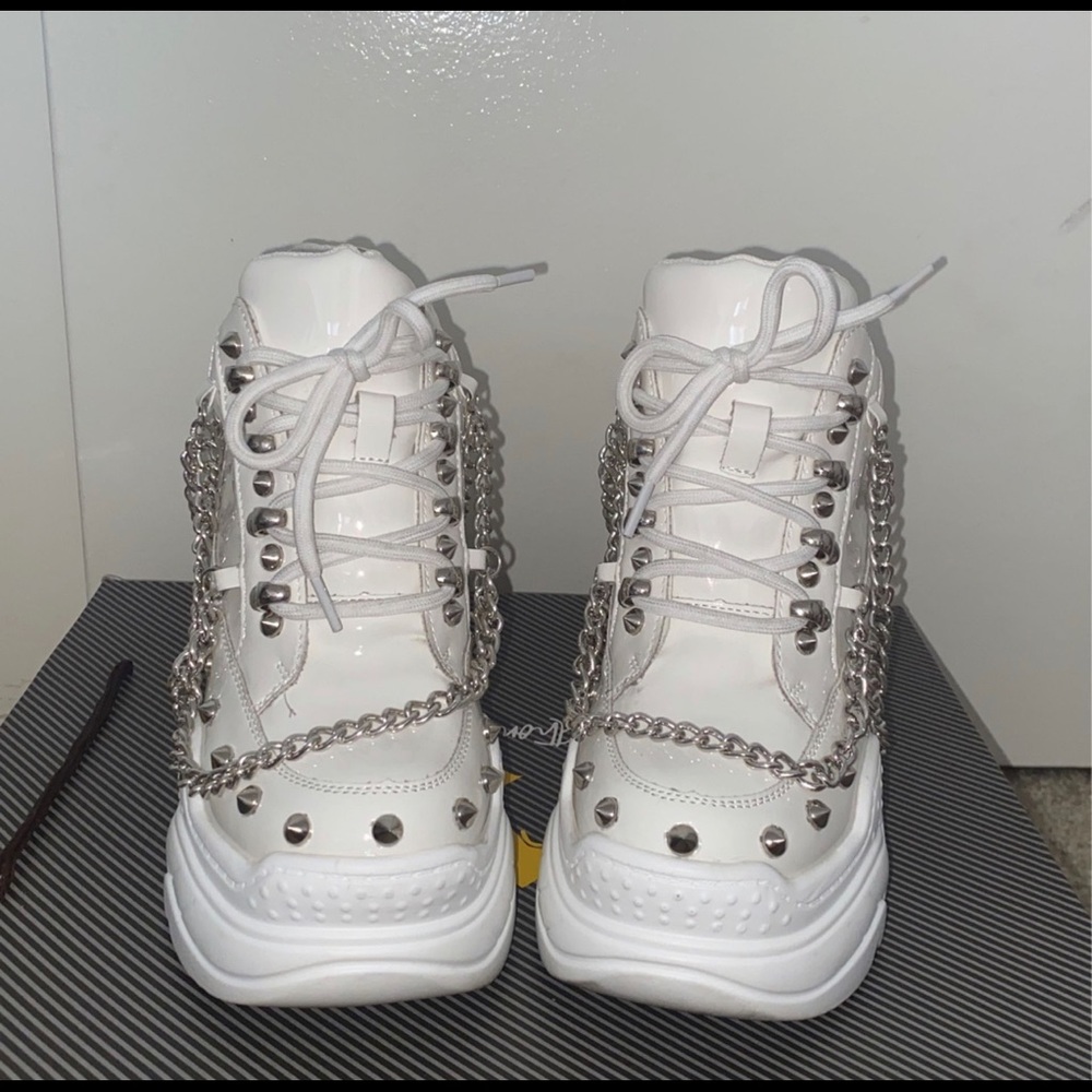 Space white hot girl kicks 😍🤩